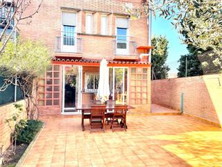 Casa adossada a Vista Alegre. Unifamiliar zona camí de la serra