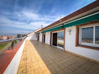 Pis a Font Verda. Increíble ático de 5 dormitorios, 150 m2 y gran terraza en grano
