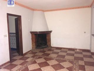 Casa adossada  Calle calvario. Casa de pueblo en colomera