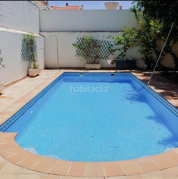 Foto 01df140f-adbb-488c-ad13-194046df99aa. Chalet  en parcela de 742 m2 con piscina en Santa Fe