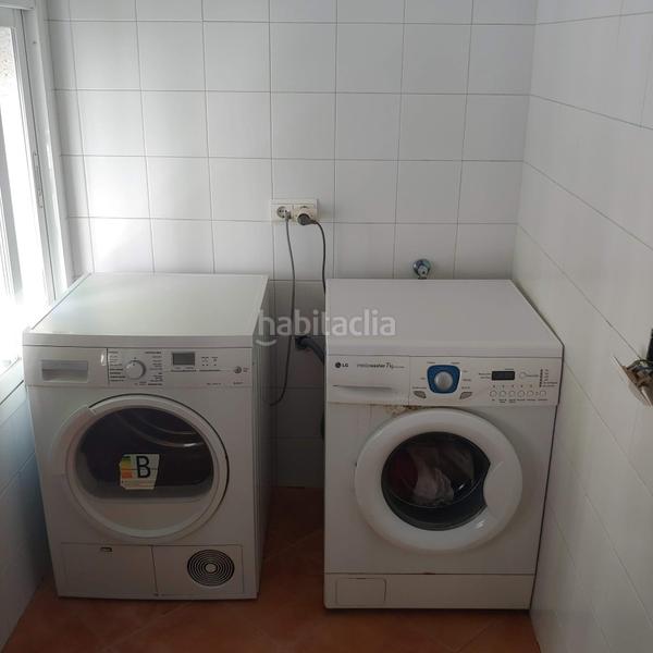 Foto 485ff803-e7f0-404b-b6d3-03914805e6bd. Chalet  en parcela de 742 m2 con piscina en Santa Fe