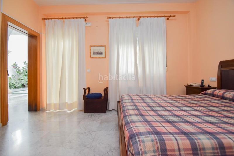 Foto 514f785d-3c5e-4804-a196-41b9f8066a22. Chalet  en parcela de 742 m2 con piscina en Santa Fe