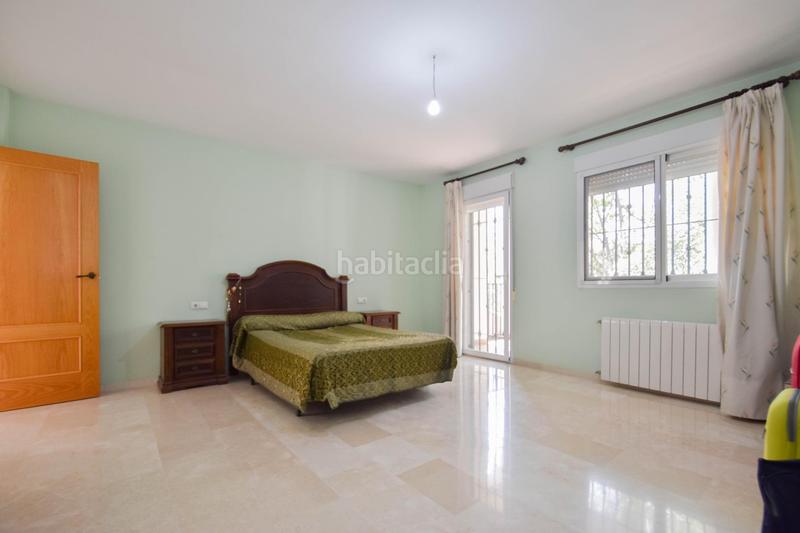 Foto b4aea68c-3ea7-45b4-90de-377bd921e8fd. Chalet  en parcela de 742 m2 con piscina en Santa Fe