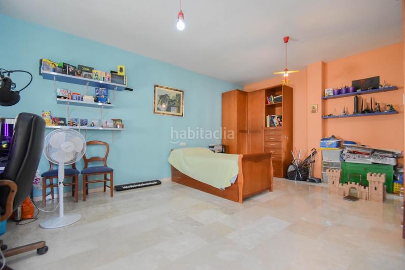 Foto c2ab3282-6116-4b02-a7c7-52acc58b14bf. Chalet  en parcela de 742 m2 con piscina en Santa Fe
