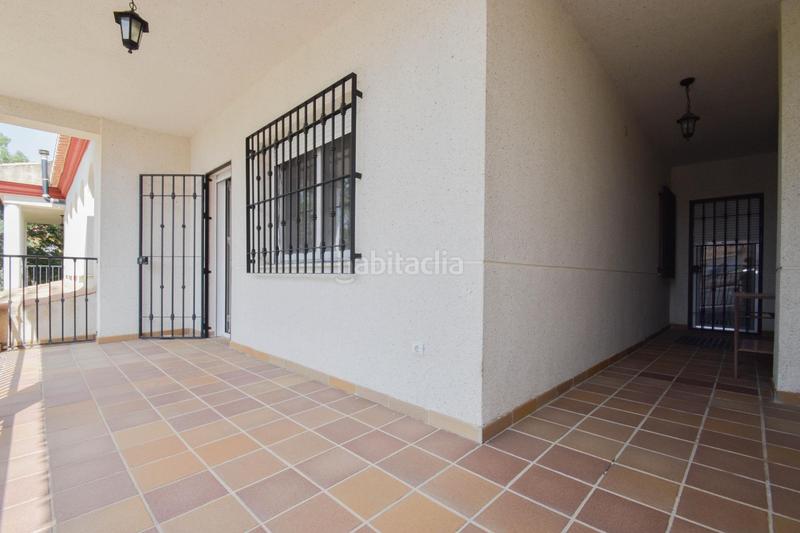 Foto d5456db3-9947-40b6-bdb3-3351f1f3e7d7. Chalet  en parcela de 742 m2 con piscina en Santa Fe