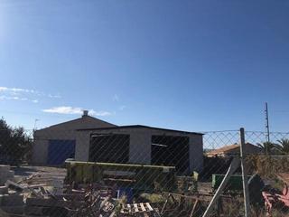 Masia  Diseminados. Finca rústica con 2 navesde 400 m2 aprox, cada una y una casa de
