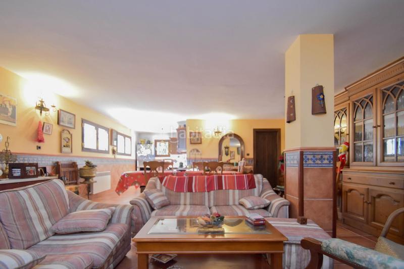 Foto aa2b9687-a383-4fea-a258-d21f94d28527. Chalet excepcional chalet independiente con piscina privada en Maracena