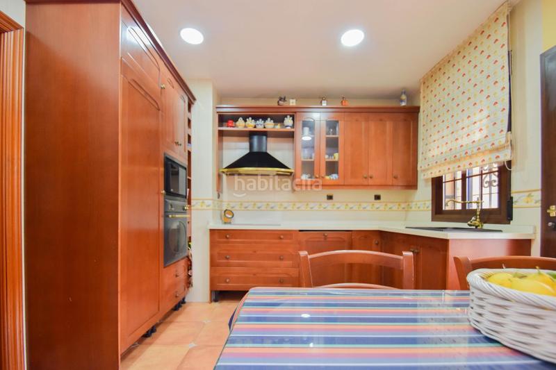 Foto ccf0dcf5-48b9-4998-8a7a-f04f165cd288. Chalet excepcional chalet independiente con piscina privada en Maracena