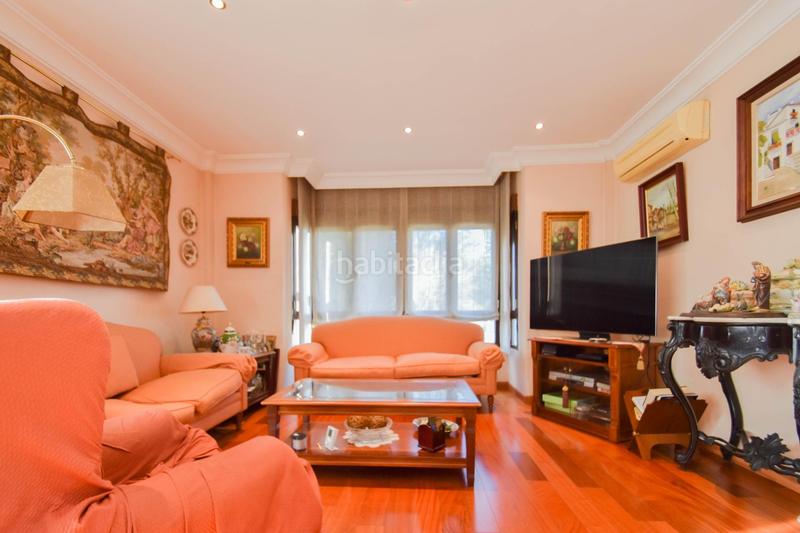 Foto d8757e3f-2dfc-4570-8cea-7733a573cb32. Chalet excepcional chalet independiente con piscina privada en Maracena