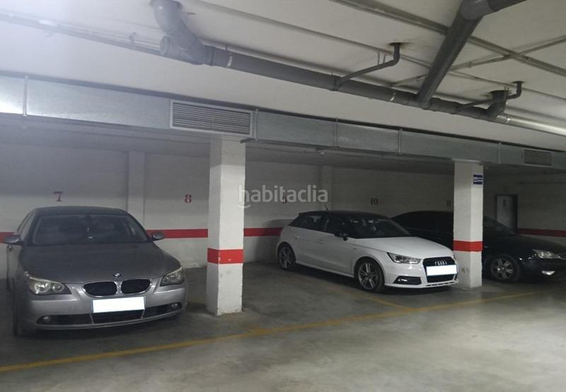 Foto f0036872-f44a-4dce-8882-54700d50a963. Aparcament cotxe a Santa Fe