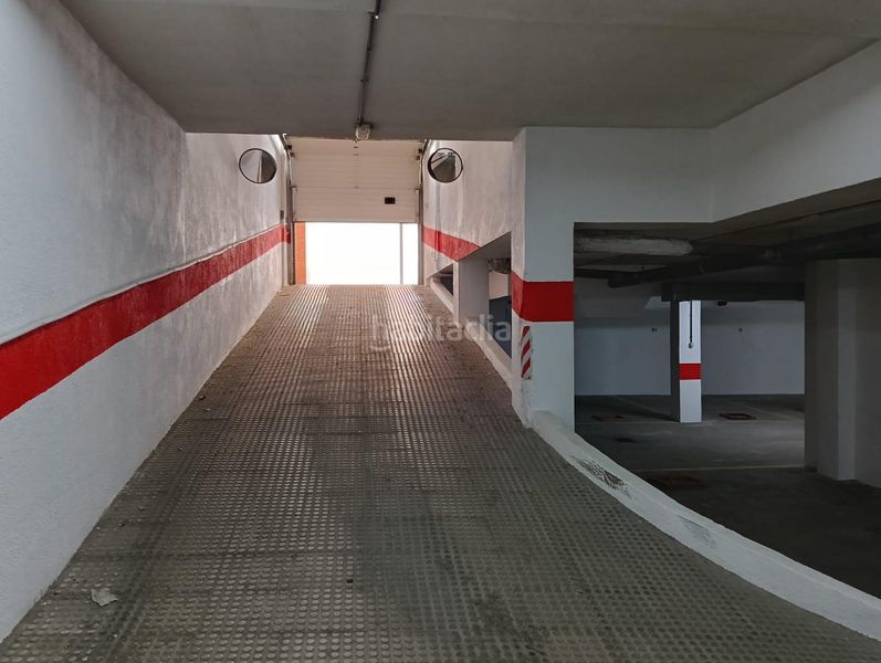 Foto a6875223-c04a-4656-ad8e-72d836a83389. Aparcament cotxe a Santa Fe
