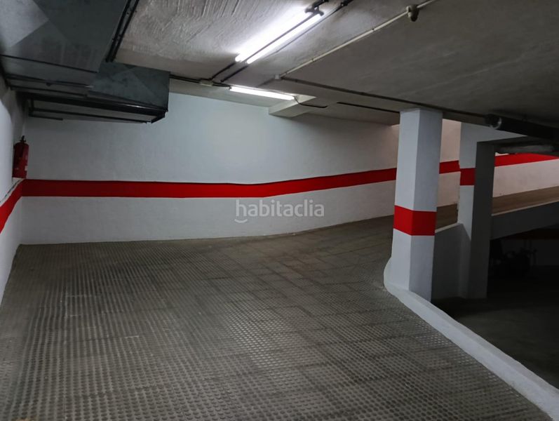 Foto bbe5718b-50b2-44ea-8726-c587bbfe5916. Aparcament cotxe a Santa Fe