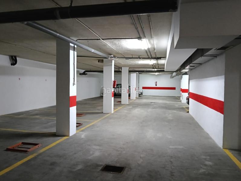 Foto 0b75a2a4-de22-4204-87d3-d6987b301c3c. Aparcament cotxe a Santa Fe