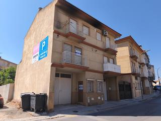 Casa a schiera  Calle de la sierra. Casa adosada a la venta en iznalloz