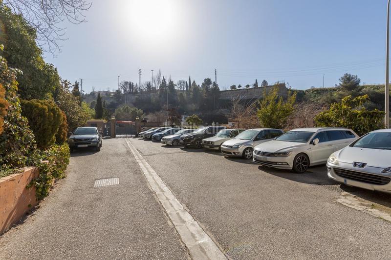 Foto a46dbd21-b5ab-4ca4-8c3f-12a4f737dd39. Casa  de 4 dormitorios en el mirador de rolando! en Granada