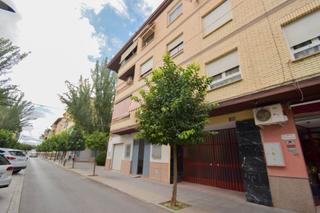 Pis  Pintor velazquez. Piso de 4 dormitorios haciendo esquina con ascensor en barrio de