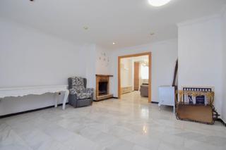 Haus  Calle profesor tierno galvan. Casa de 3 dormitorios con sótano de 92 m2