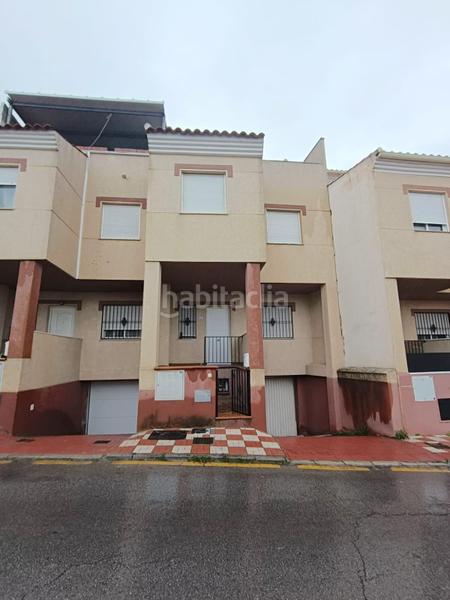 Foto 2247634b-dbbb-4223-b906-9b9bf0d9bf7a. Casa adossada amb aparcament a Güevéjar