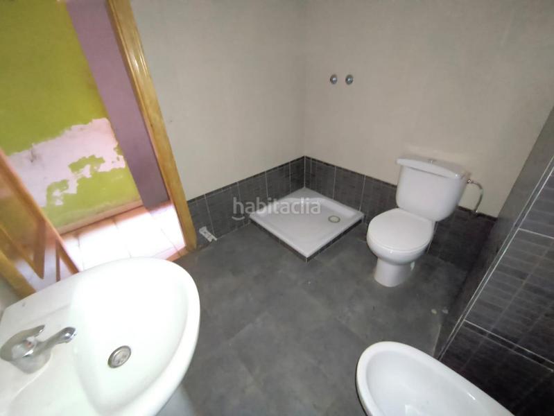 Foto df8b5a7a-f45d-4fd3-840d-5c3897d4cbb7. Casa adossada amb aparcament a Güevéjar