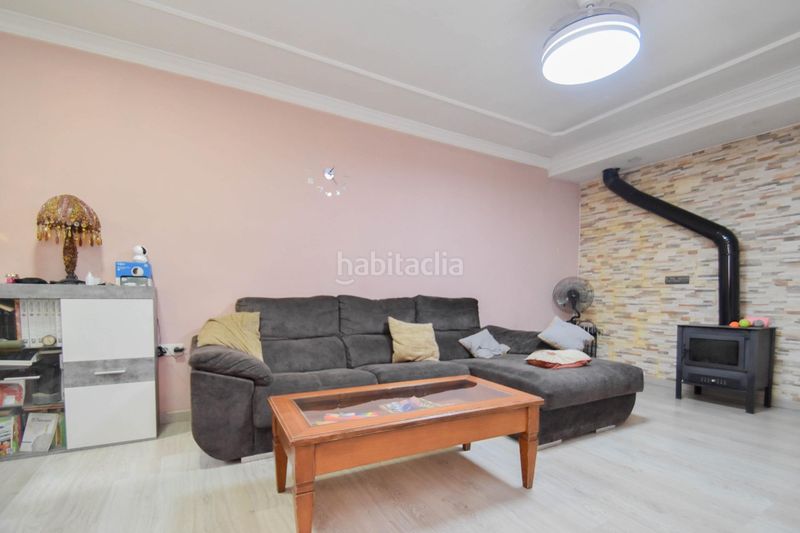 Foto d0e63b77-0f9b-476c-8ff8-bded74f8d53a. Casa amb aparcament a Maracena