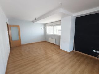 Piso en Ceuta 2. 3 dormitorios ,2 baños y garaje en churriana vega hasta 100 fina