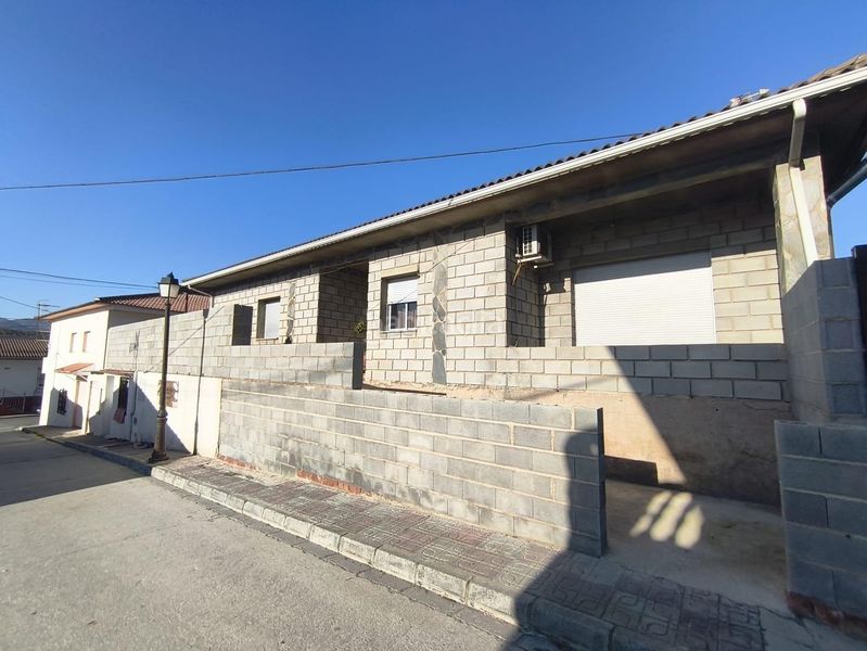 Foto ac94582f-a783-44b0-ab39-75bb1beb63e2. Chalet casa de 428 m2 en Deifontes