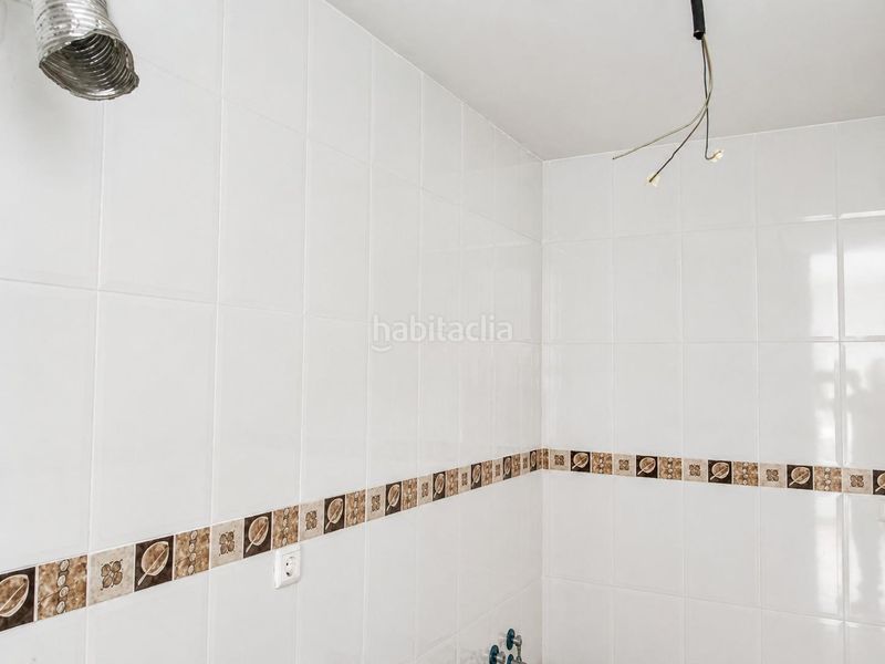 Foto c9db1998-e338-4f64-9f38-827b29dda6c1. Pis amb aparcament a Láchar
