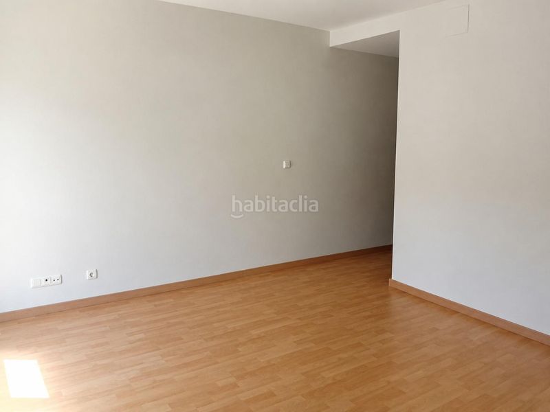 Foto cf3eae87-fa6b-42c2-a1f2-a39df84532cf. Pis amb aparcament a Láchar