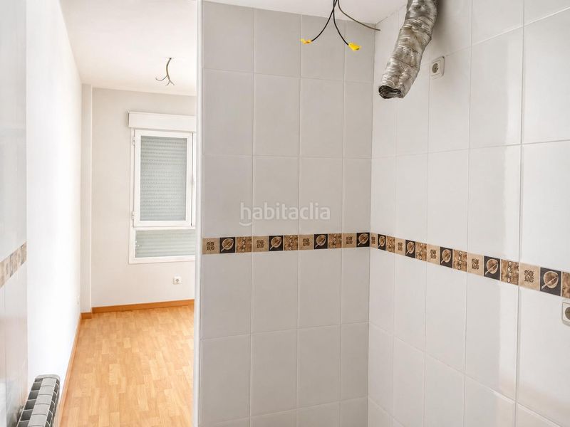 Foto ed63e942-a3c0-4abd-99b6-b1a3c35f2590. Pis amb aparcament a Láchar
