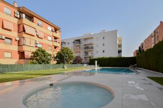 Pis  Rosa chacel. Piso de 4 dormitorios en urbanización privada con piscina