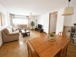 Location Appartement  Calle calle juan de valdés. Piso de 4 dormitorios en alquiler para estudiantes junto al metr
