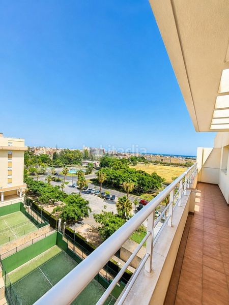 Foto ca937886-d4df-44c8-bf5d-29d9ae9a7c5e. Location attique avec parking piscine dans El Consul - Ciudad Universitaria - El Romeral Málaga