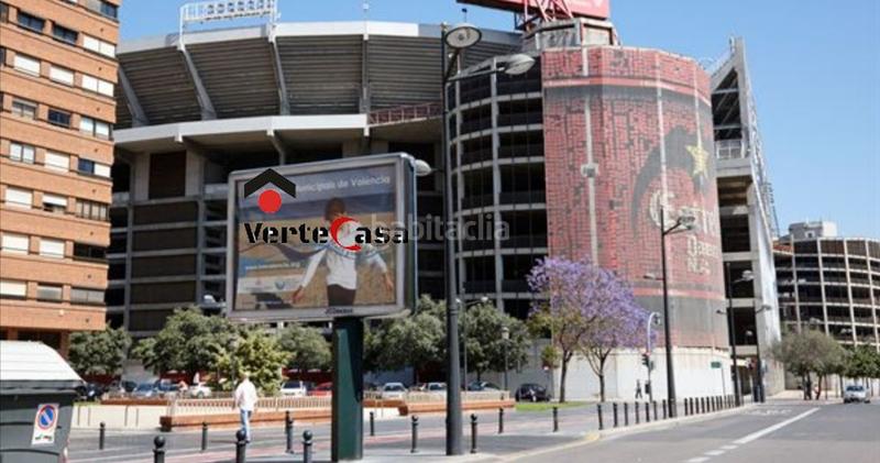 Foto d77e9e2d-d78c-492e-b407-ad193c057ccb. Trapasso locale commerciale in Mestalla Valencia