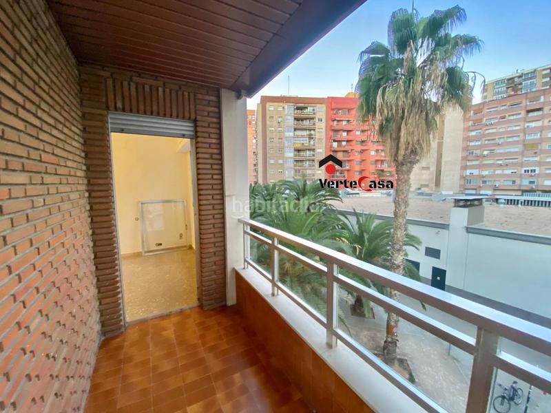 Foto 96cf4bad-b7c2-4a1c-bdba-d7a1d6f28959. Alquiler piso  en alquiler en facultades, 4 dormitorios. en Valencia
