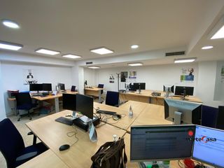 Rent Office space  Cronista carreres. Oficina en alquiler en pla del remei, 3 dormitorios.