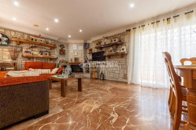 Foto b3f16bec-3e9b-4d87-80f7-43e852f14c96. Casa aparellada amb piscina a Altafulla