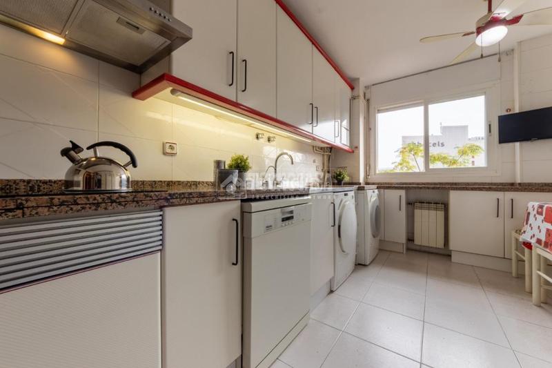 Foto 23779585-d605-4baa-ac18-5e23b9d53e94. Pis amb calefacció aparcament a Nou Eixample Sud Tarragona