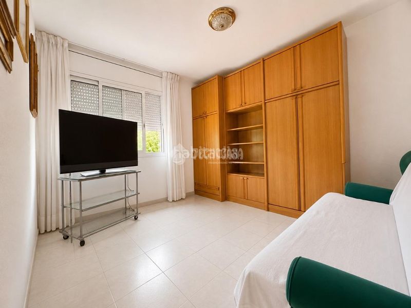 Foto 3a1d3d2a-57af-4788-8463-8ef7ad7b6695. Casa aparellada amb calefacció piscina a Eixample Tarragona