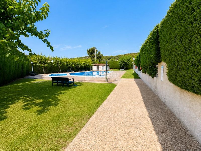 Foto 5175c6cd-6761-4fd0-8f05-d253d32d5840. Casa aparellada amb calefacció piscina a Eixample Tarragona