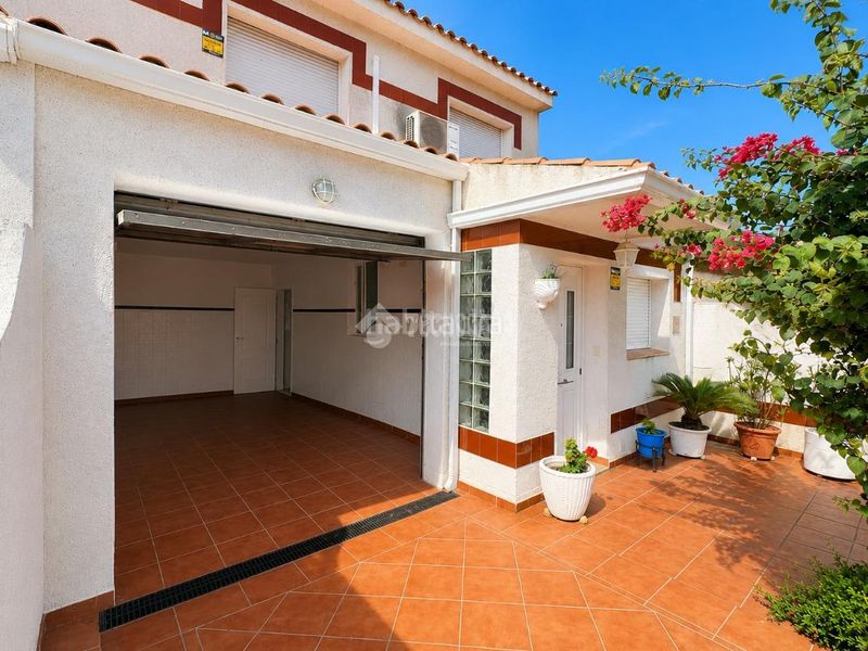 Foto af814b4a-3b73-4ea7-bd91-08a997fef800. Casa aparellada amb calefacció piscina a Eixample Tarragona