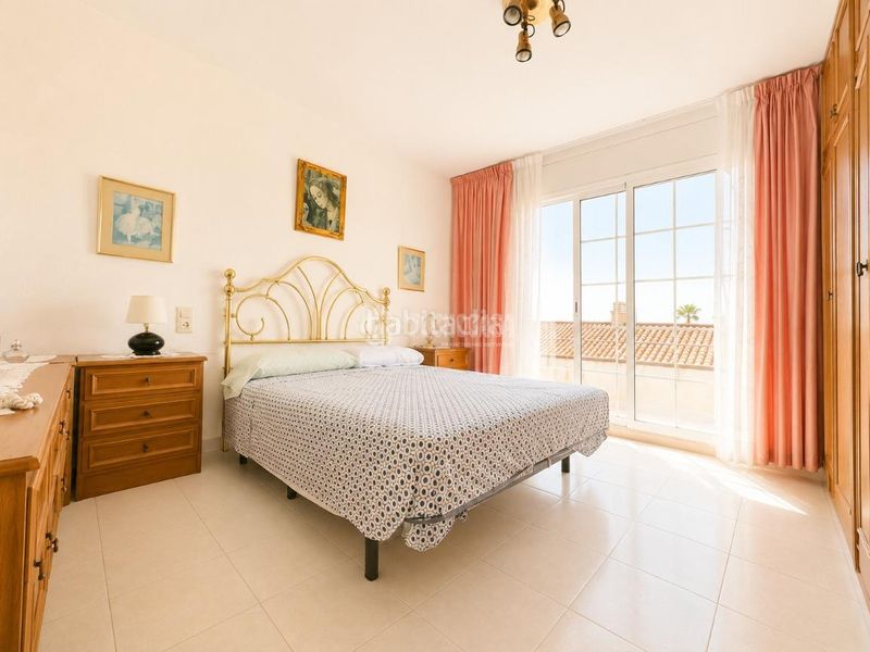 Foto b9bccd10-7e80-446f-b1ca-aae8d59fed28. Casa aparellada amb calefacció piscina a Eixample Tarragona