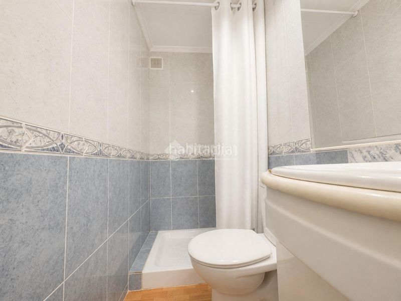 Foto c3075b0c-c54d-4f7d-b783-b8b1df138761. Casa aparellada amb calefacció piscina a Eixample Tarragona