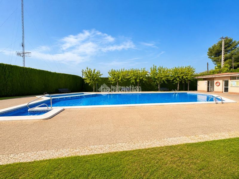 Foto c64b5c5a-642d-46a0-b8ff-a7450ea9e073. Casa aparellada amb calefacció piscina a Eixample Tarragona