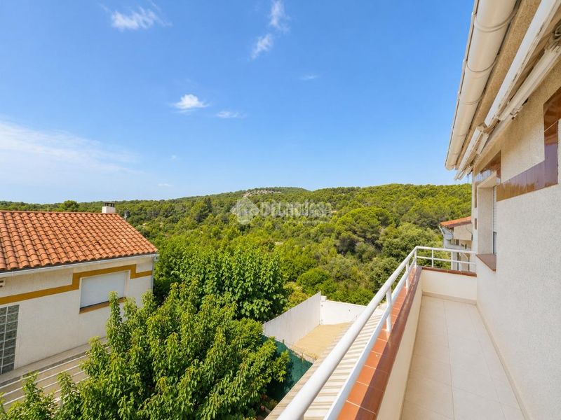 Foto cbd6c946-aa7e-4706-b73e-c7e0847ac53a. Casa aparellada amb calefacció piscina a Eixample Tarragona