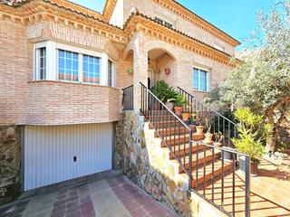 Casa adossada  Cerro de la horca. Chalet adosado de 4 dormitorios en yuncos. toledo