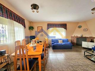 Casa  Valdeolivas. Chalet independiente con parcela. villa del prado