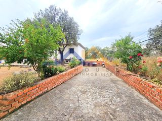 Casa  Valdeolivas. Chalet independiente con parcela. villa del prado