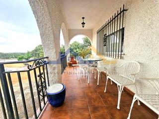 Casa  Valdeolivas. Chalet independiente con parcela. villa del prado