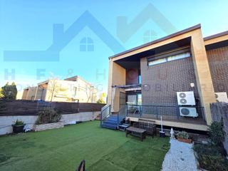 Casa  De las suertes. Chalet pareado de 5 dormitorios en navalcarnero.