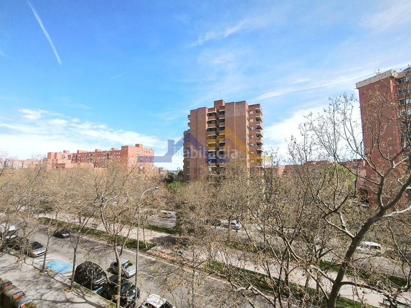Foto b3f033ea-e9c0-4fb3-bea9-d3dea68deb63. Pis amb calefacció a Portazgo Madrid